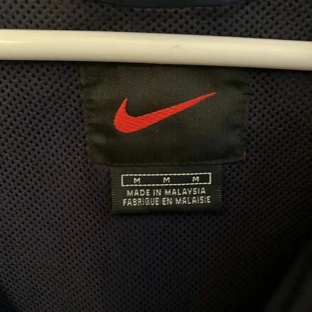 Men’s Nike hooded windbreaker. - Picture 3 of 3